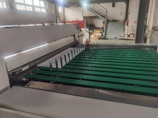 PLC 터치 스크린으로 리와인더 기계 4.0KW 전력 800 밀리미터를 길게 베는 시트 절단