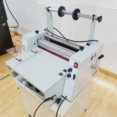 오프 900 밀리미터 슬리팅 리와인더 기계 5m / 민 논위빙 영화 라미네이팅